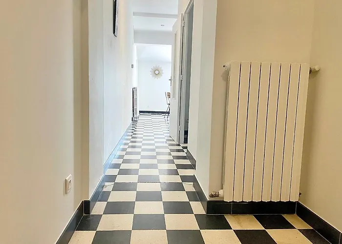 Avec Vue Sur Le Port